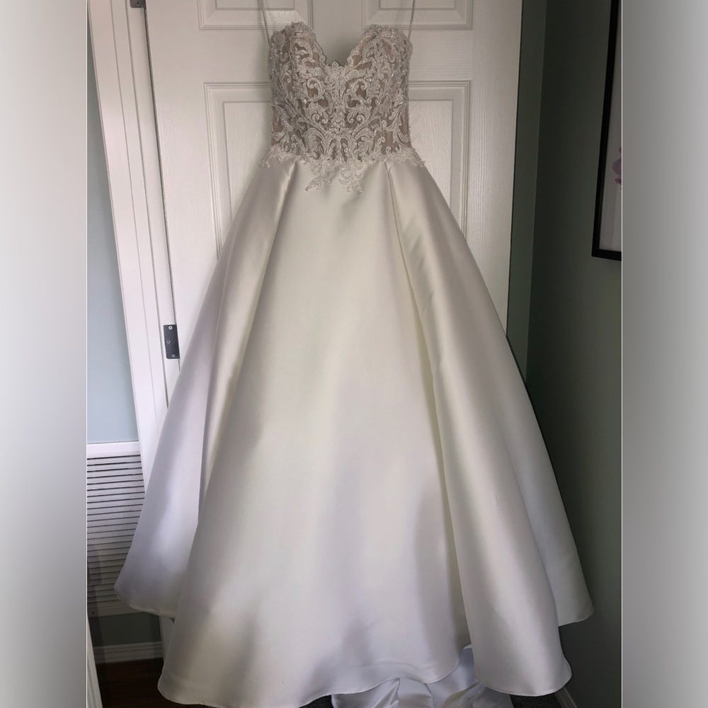 Essence of Australia - Wedding Gown - Picture 2 of 8